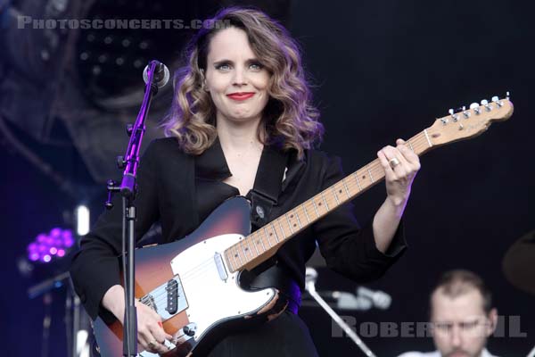 ANNA CALVI - 2014-08-15 - SAINT MALO - Fort de St Pere - 